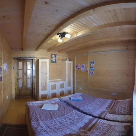 У Тарнавських Holiday home Mykulychyn